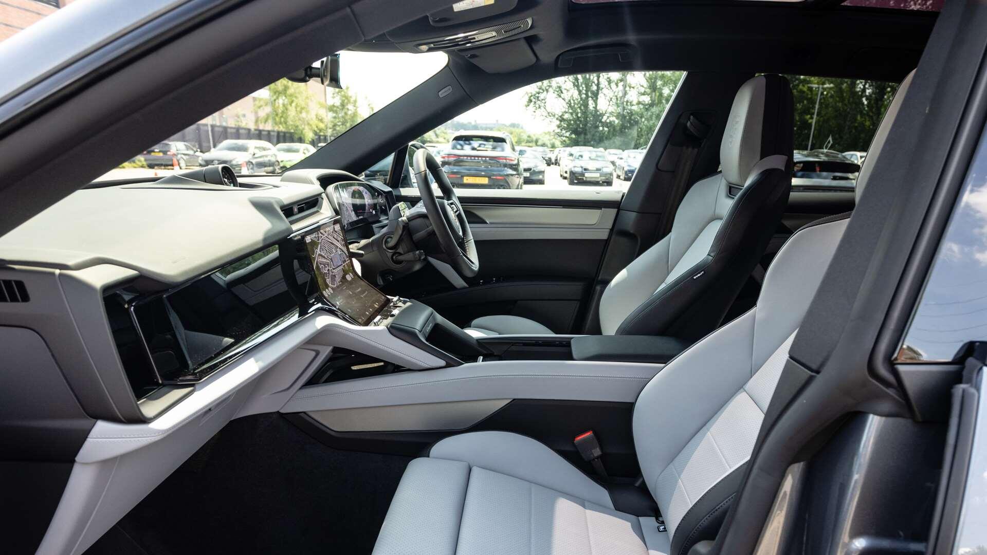 Porsche Cayenne view 13