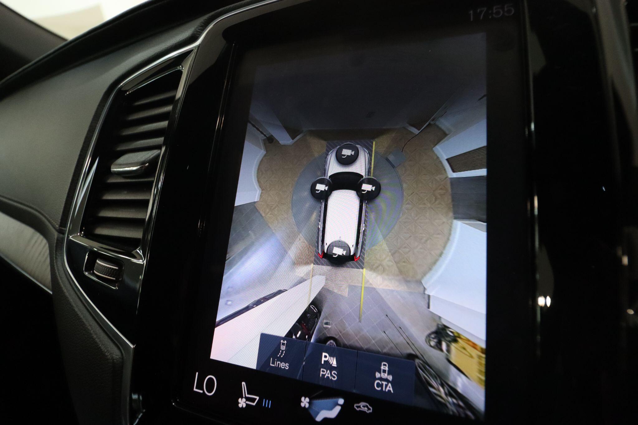 Volvo XC90 view 36
