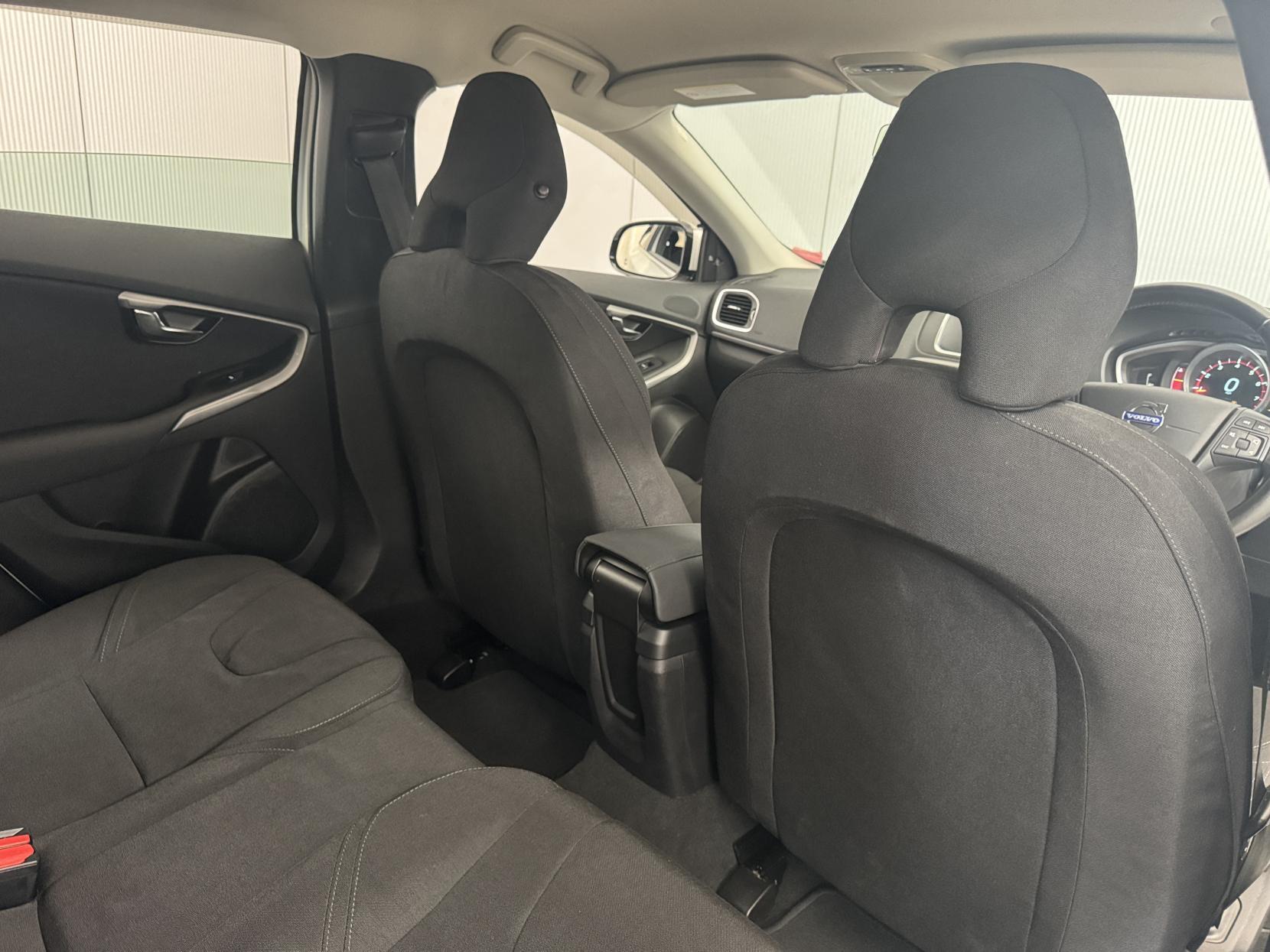 Volvo V40 view 61