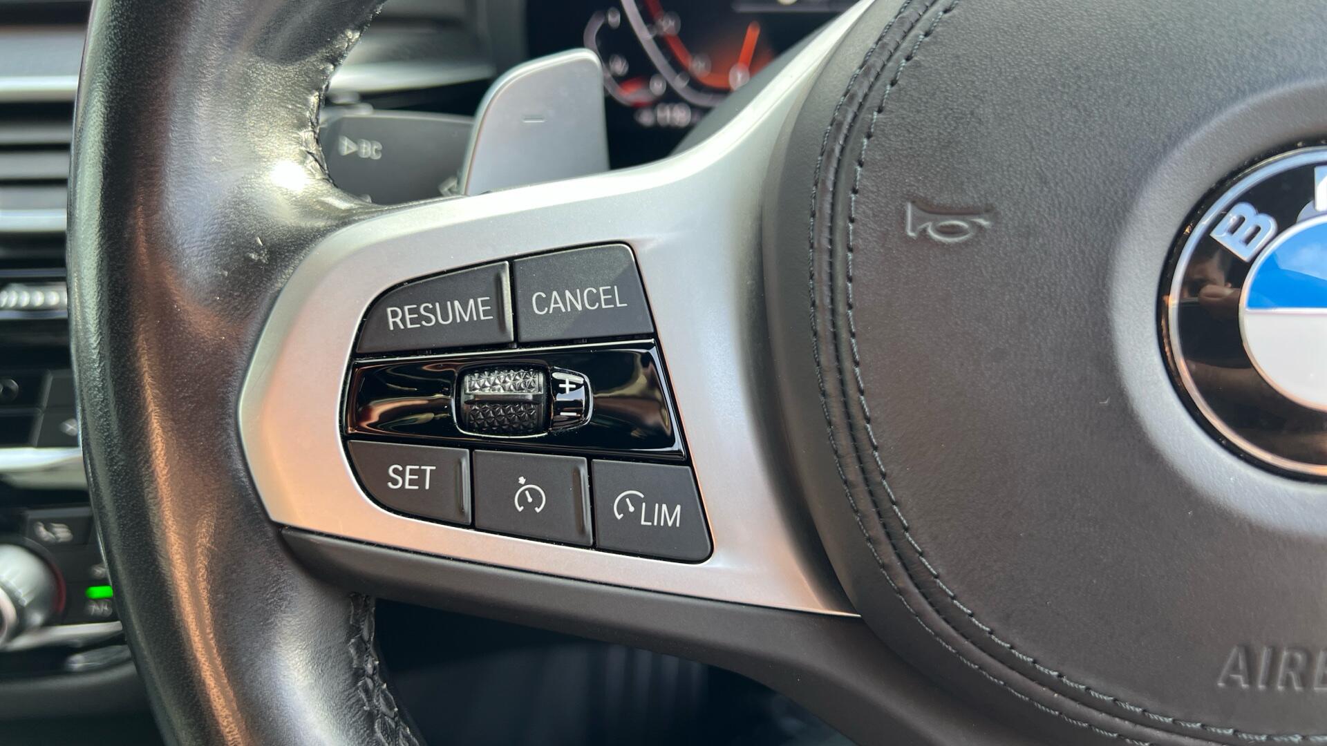 BMW 5 Series view 18