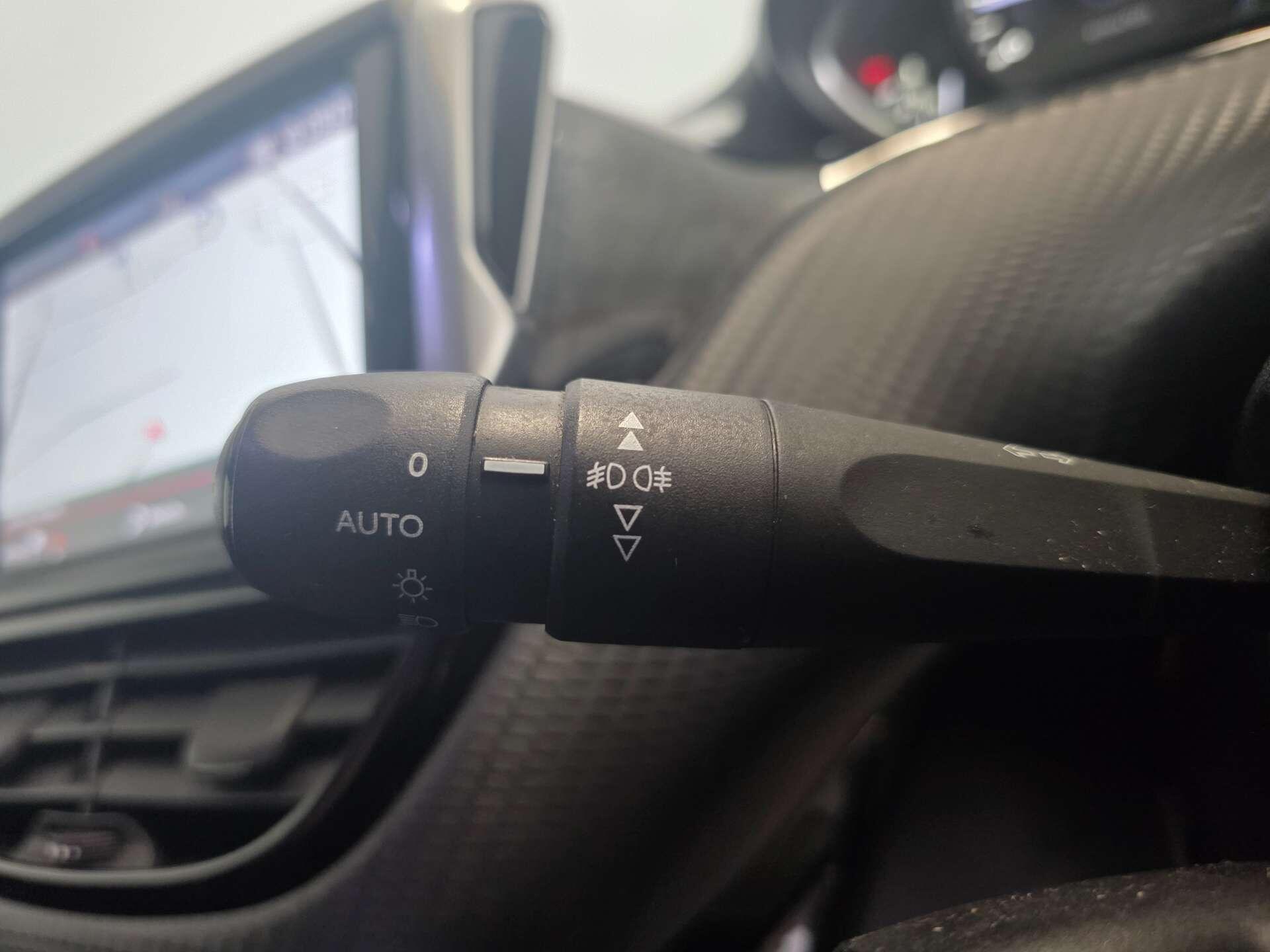 Peugeot 208 view 21