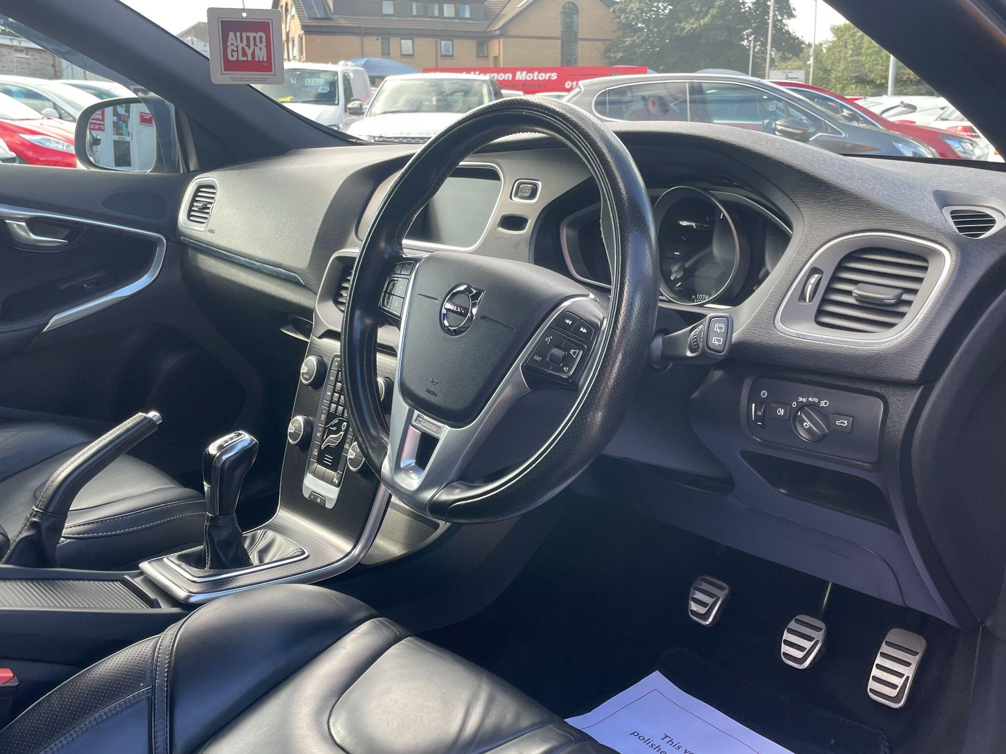 Volvo V40 view 20