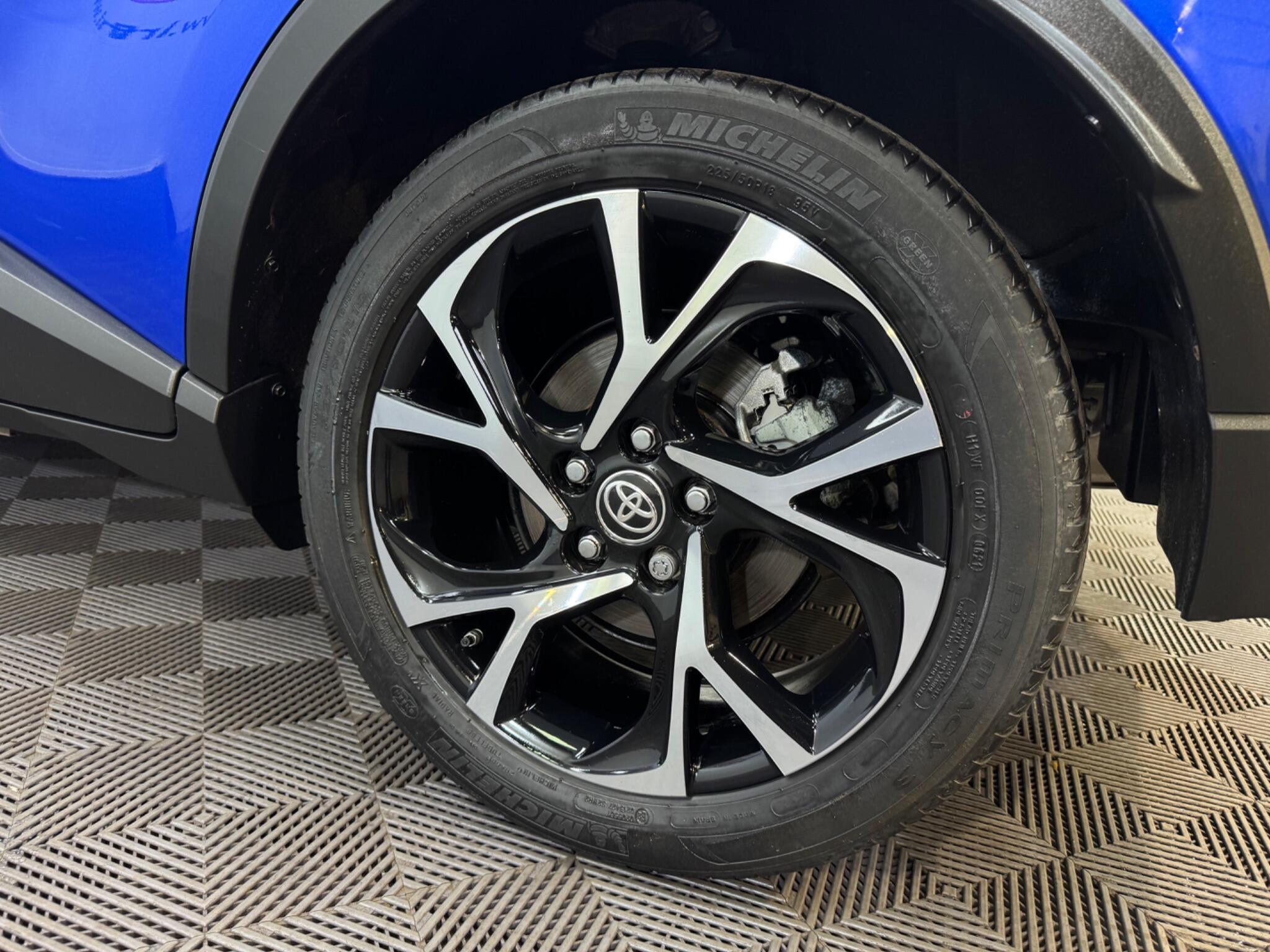 Toyota C-HR view 13