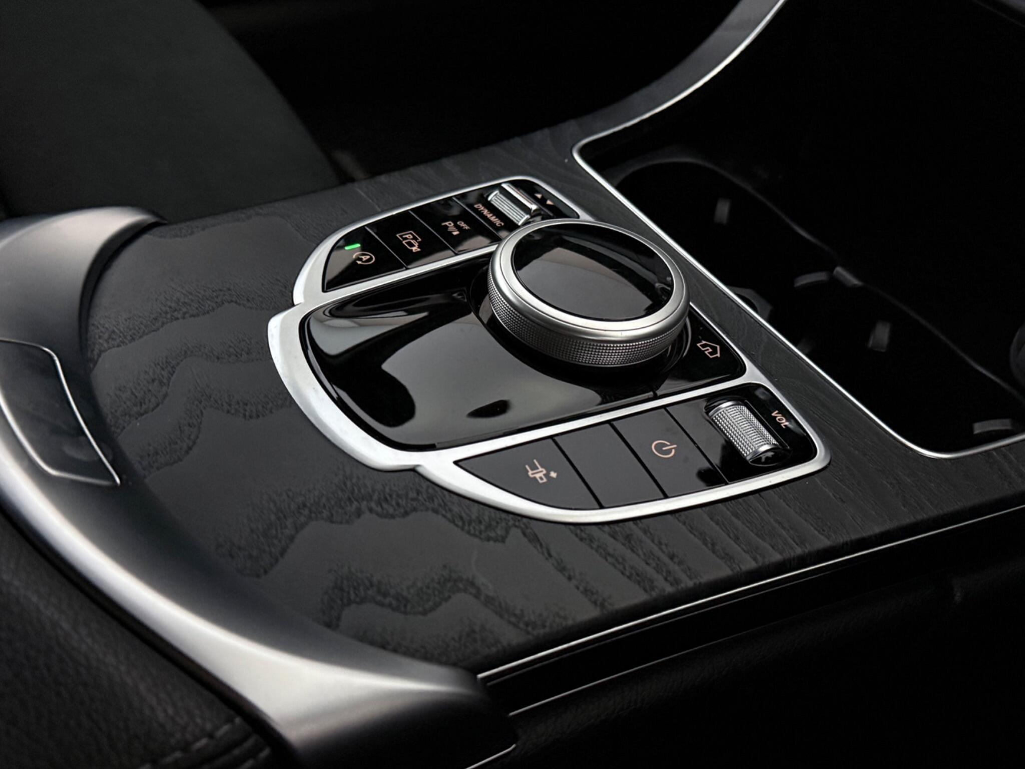 Mercedes-Benz C-Class view 20
