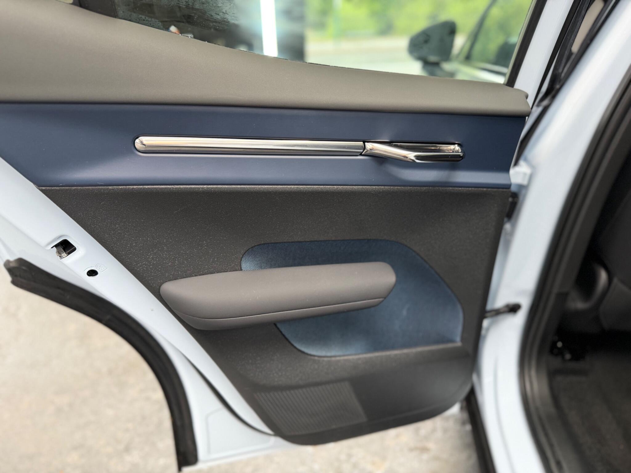 Volvo Ex30 view 34