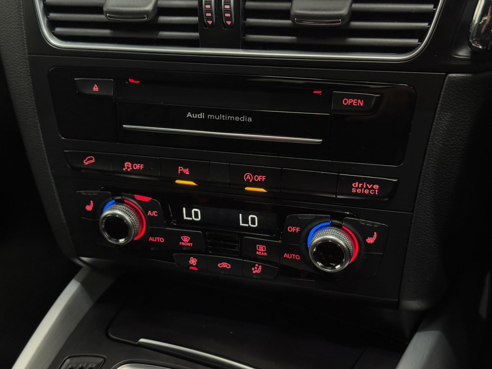 Audi SQ5 view 32