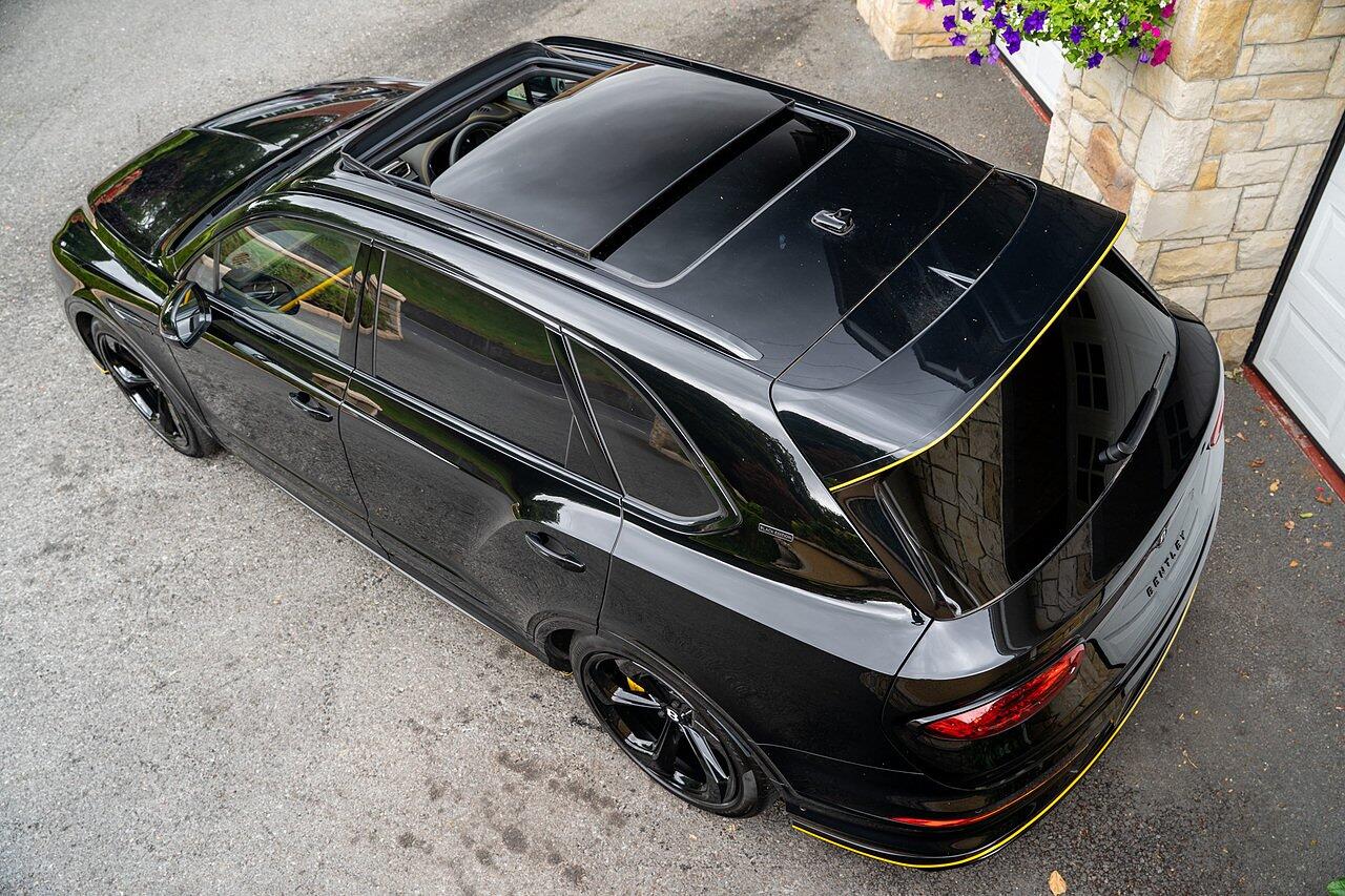 Bentley Bentayga view 44