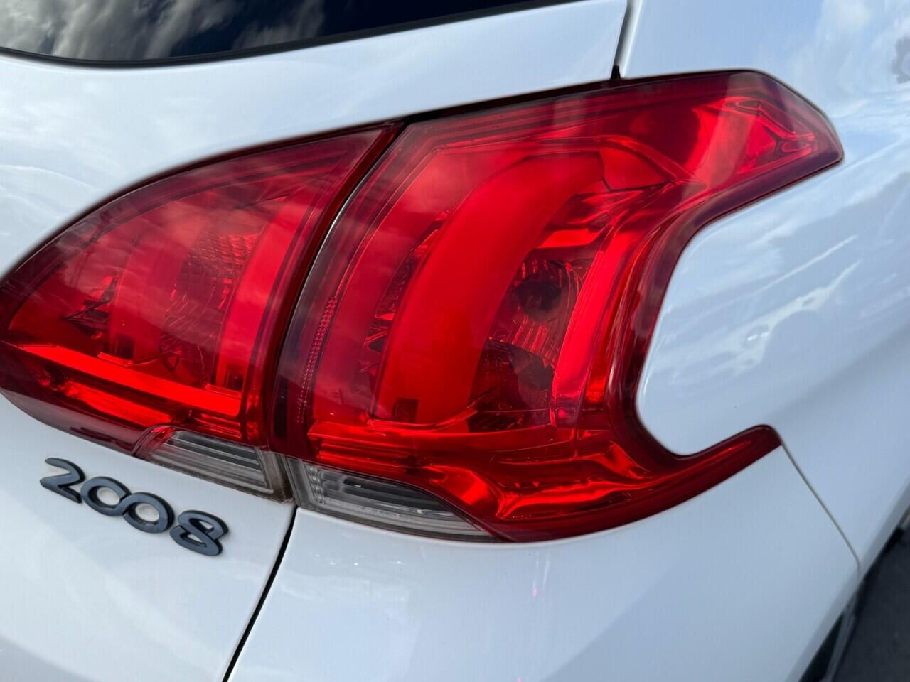 Peugeot 2008 view 17