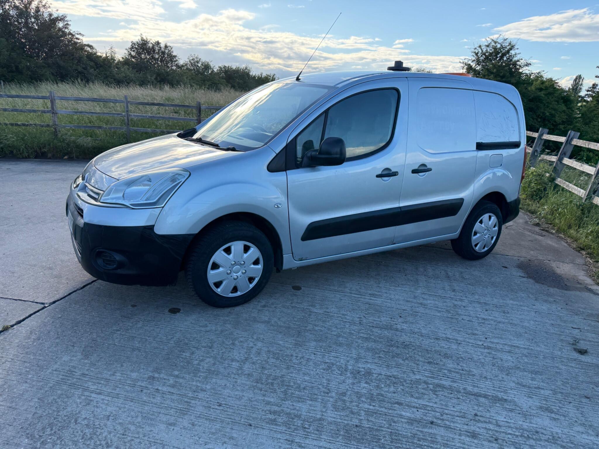 Citroen Berlingo 1.6 HDi 850 Enterprise L1 5dr — photo 14 of 92