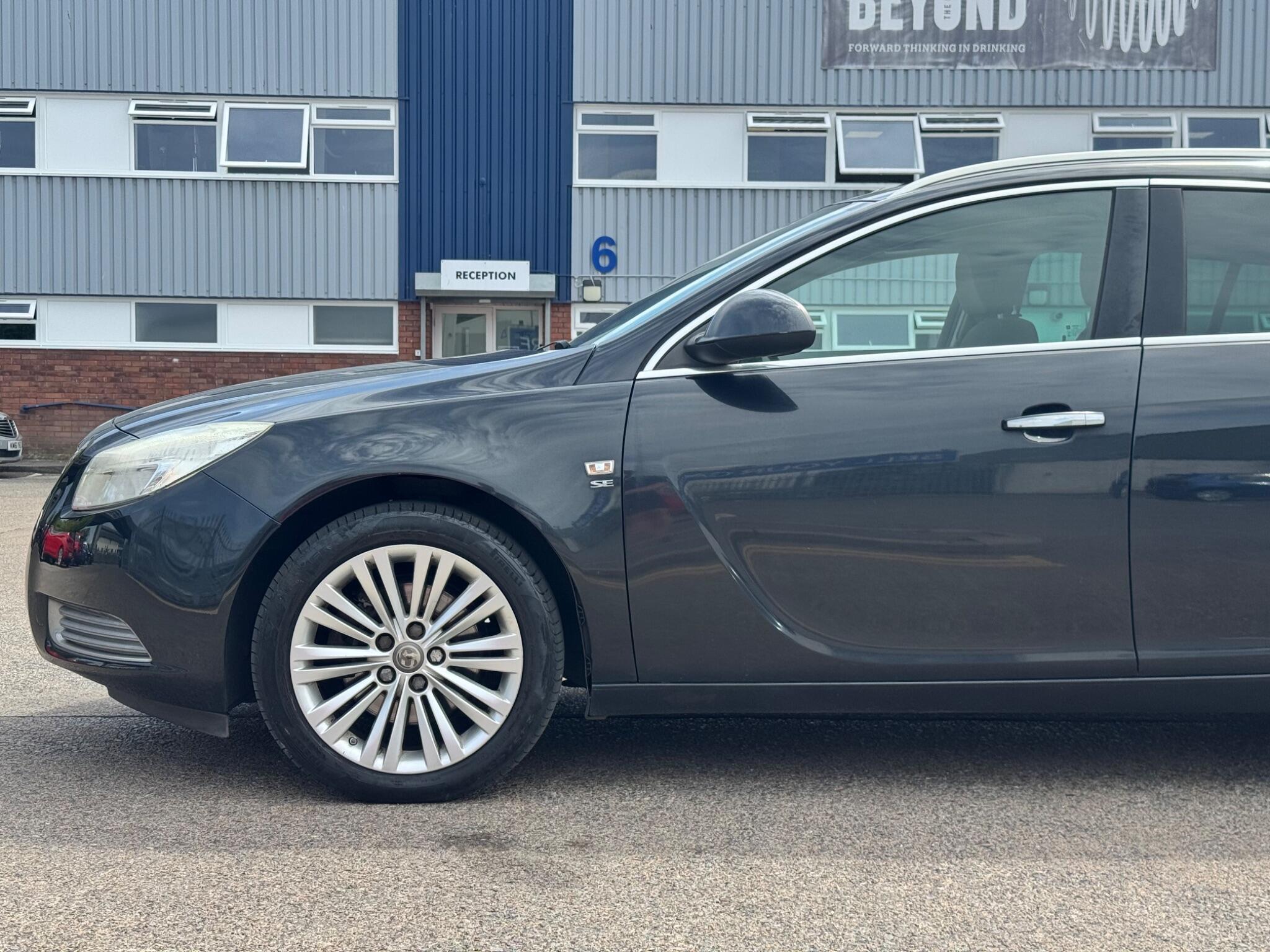Vauxhall Insignia view 9