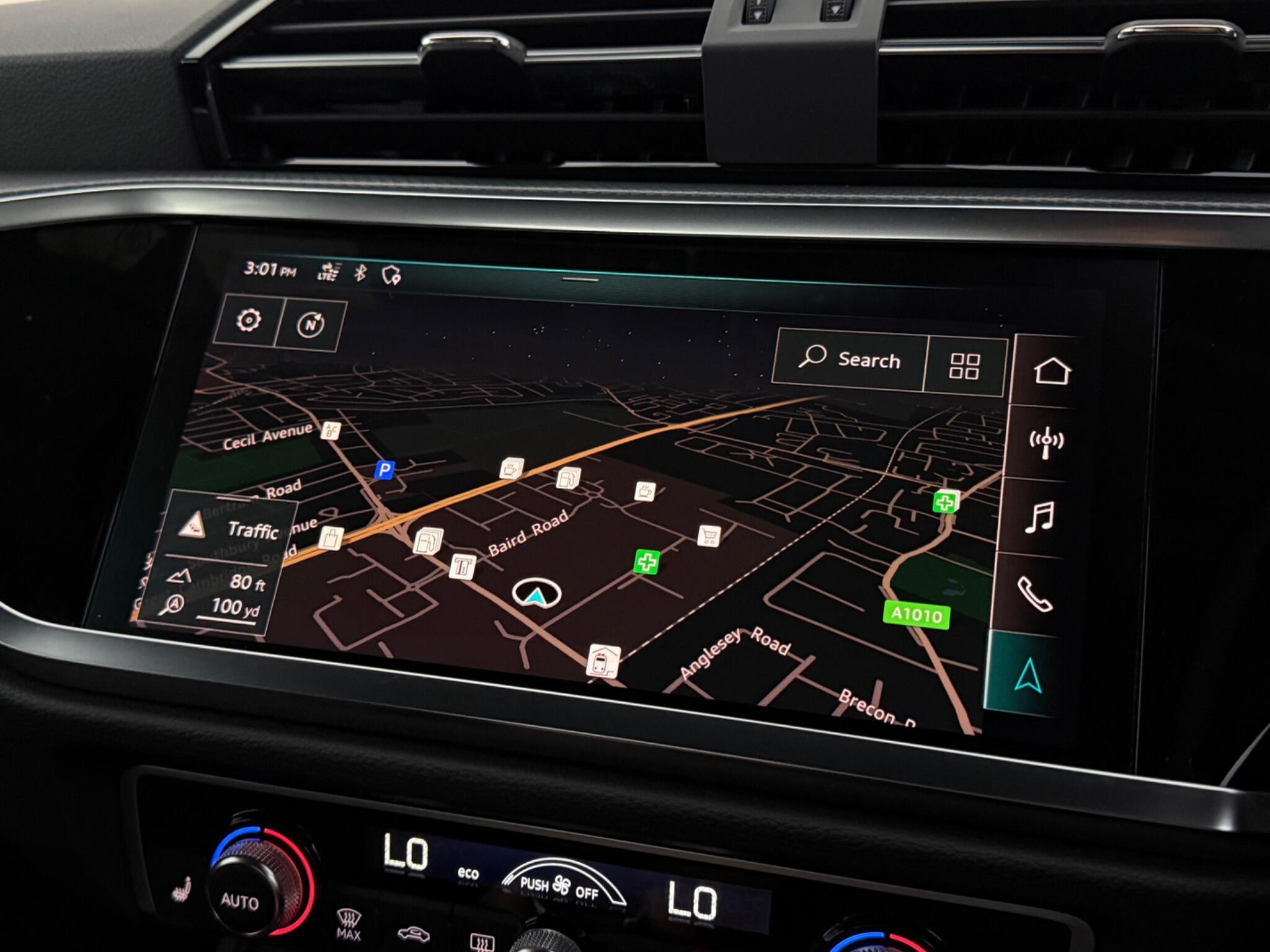 Audi Q3 view 31