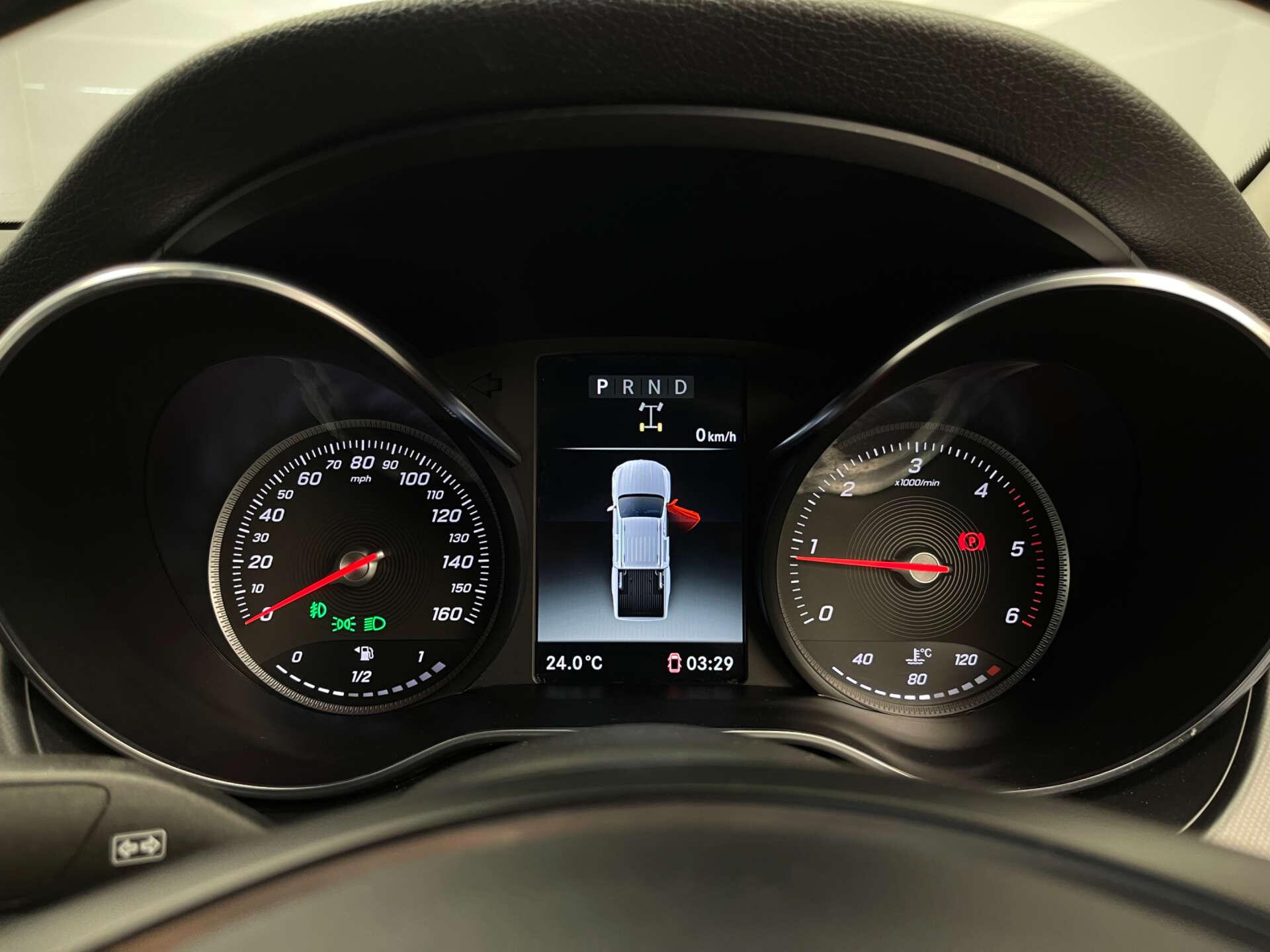 Mercedes-Benz X Class view 25
