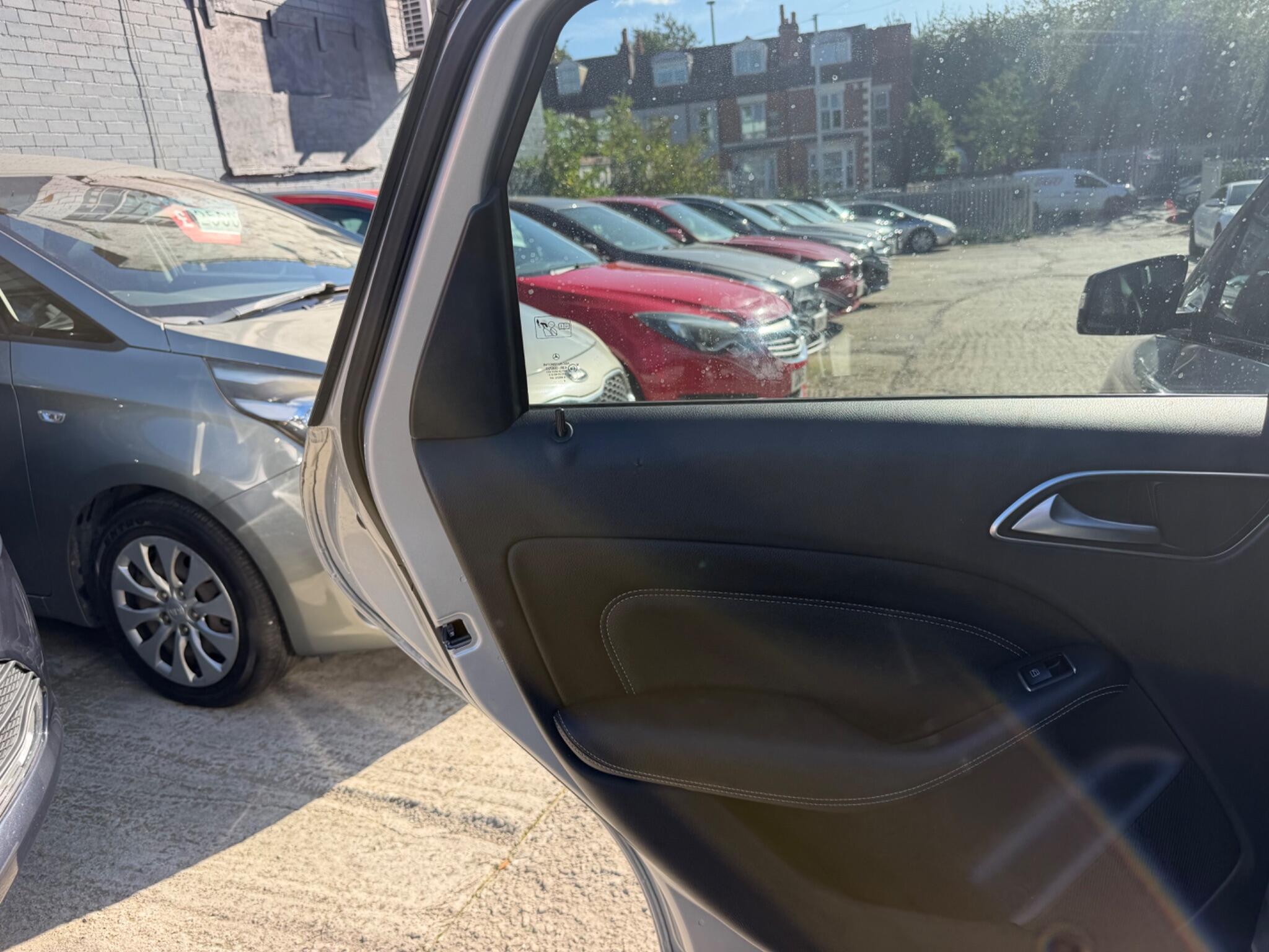 Mercedes-Benz B-Class view 24