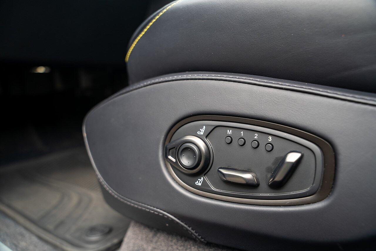 Aston Martin DBX view 82