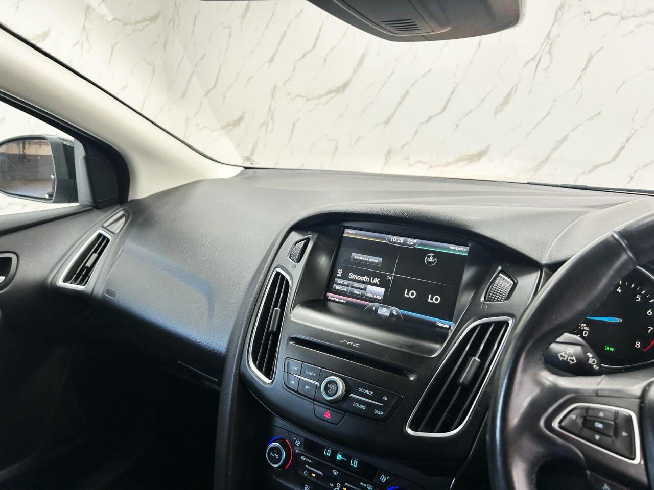 Ford Focus view 15