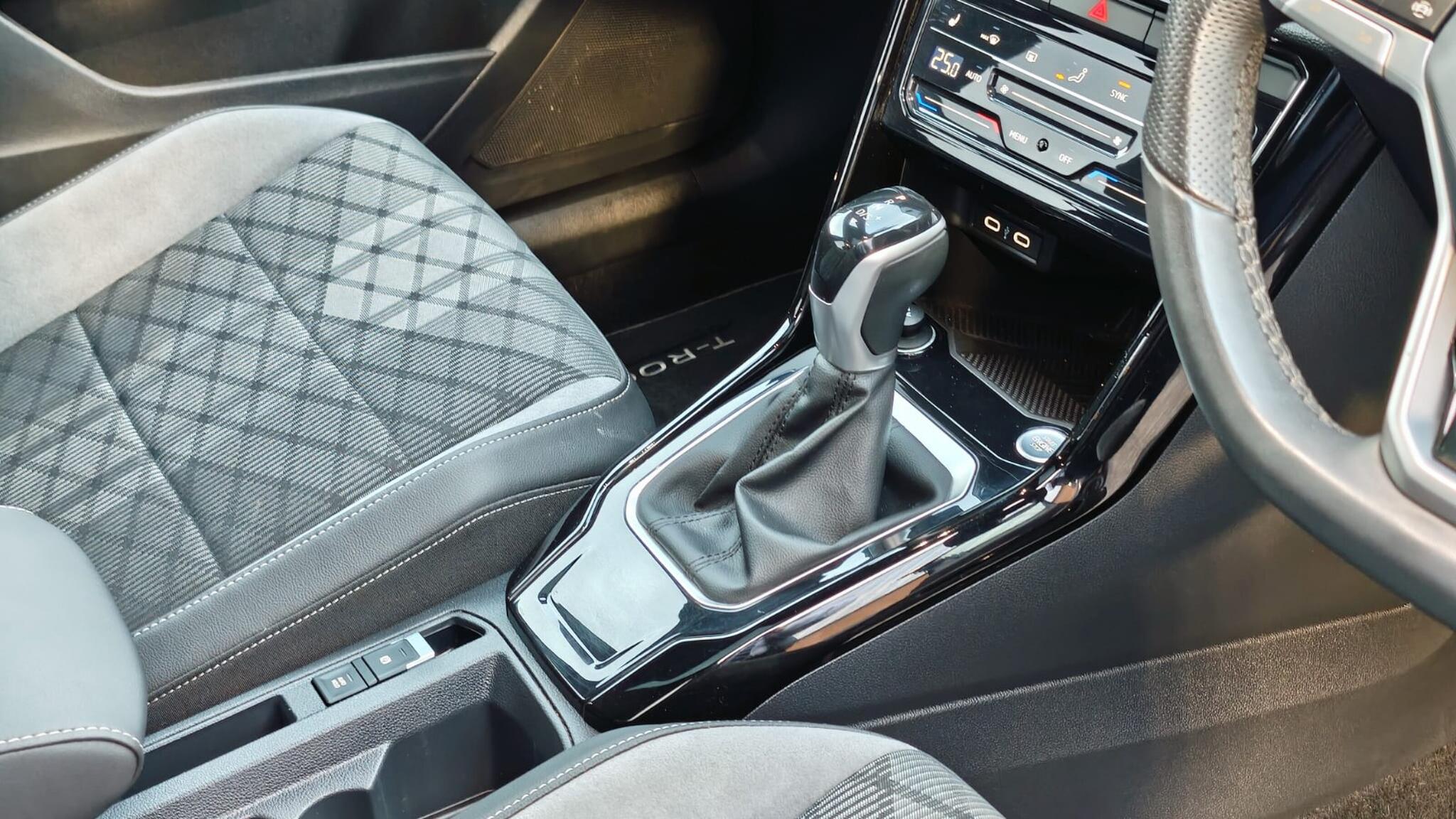 Volkswagen T-Roc view 17