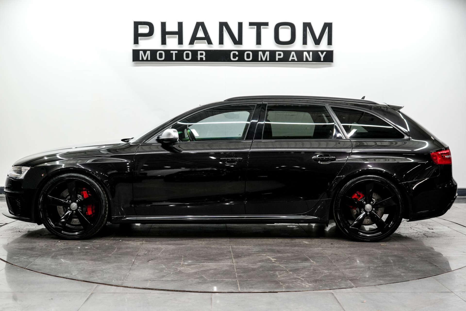 Audi RS4 view 3