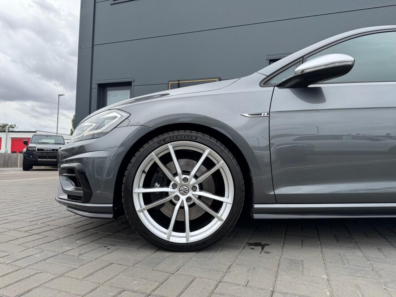 Volkswagen Golf view 8