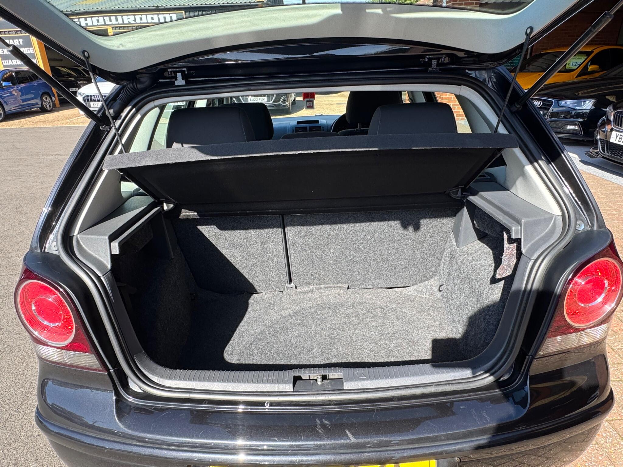 Volkswagen Polo view 8