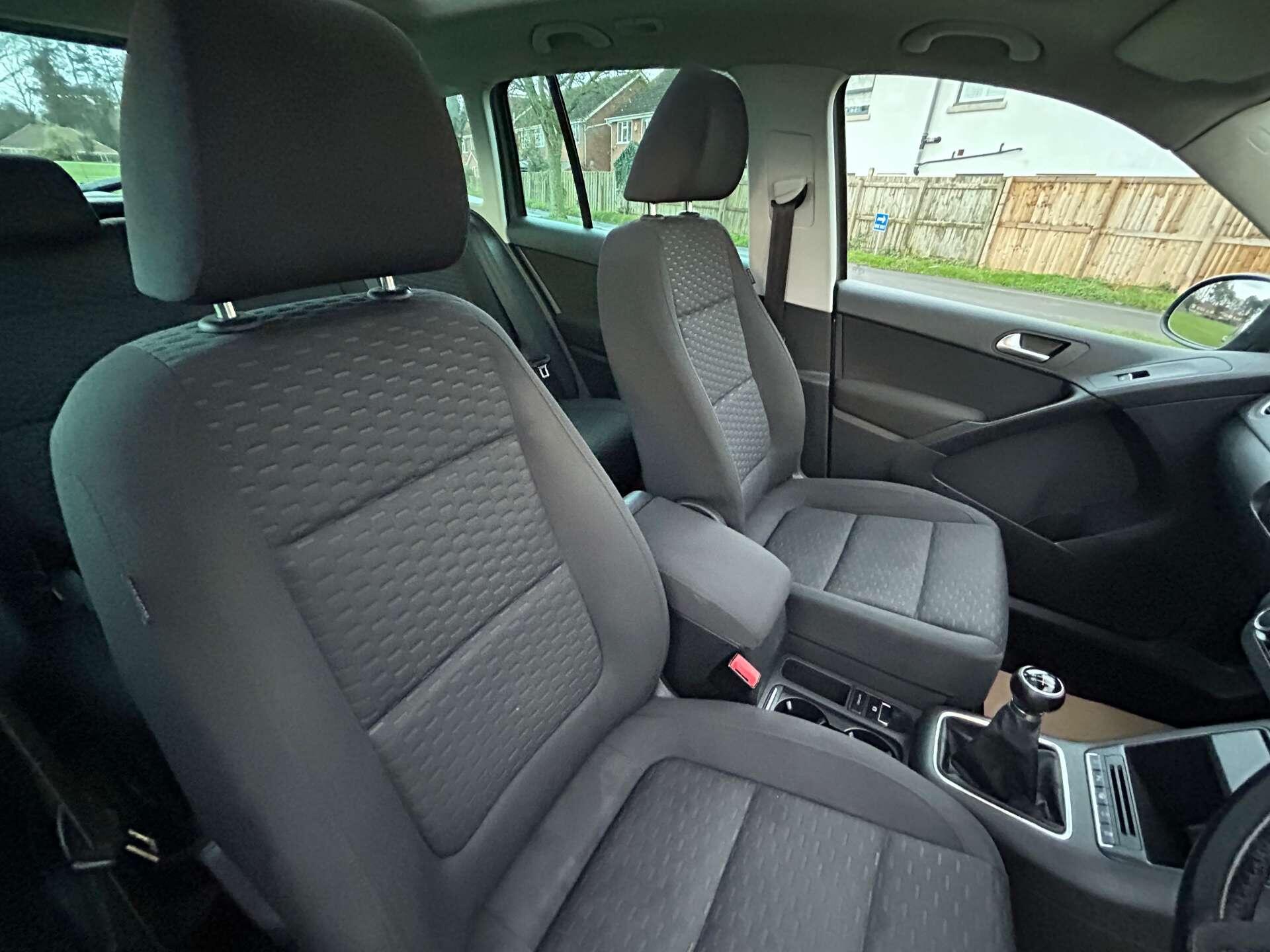 Volkswagen Tiguan view 24