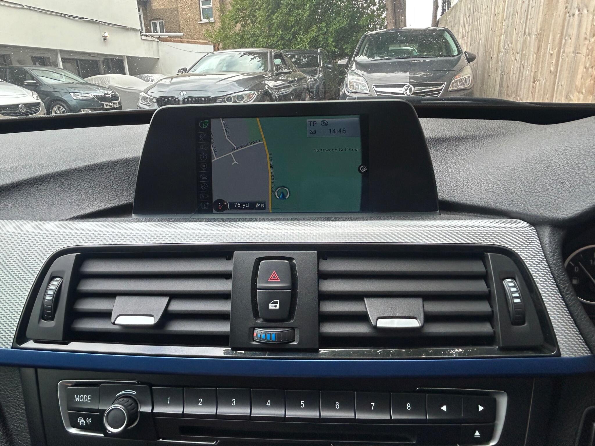 BMW 3 Series view 25