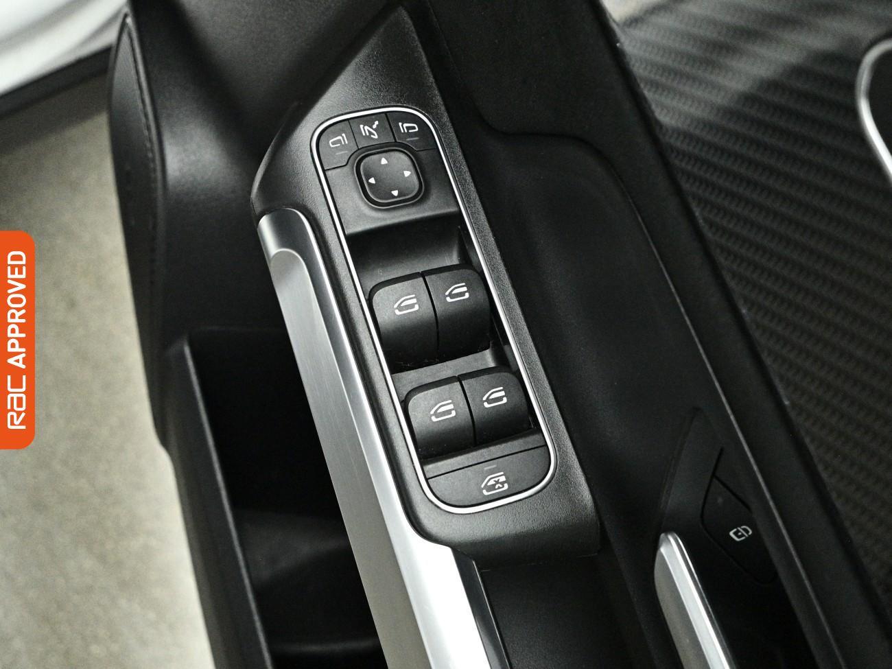 Mercedes-Benz GLB view 24