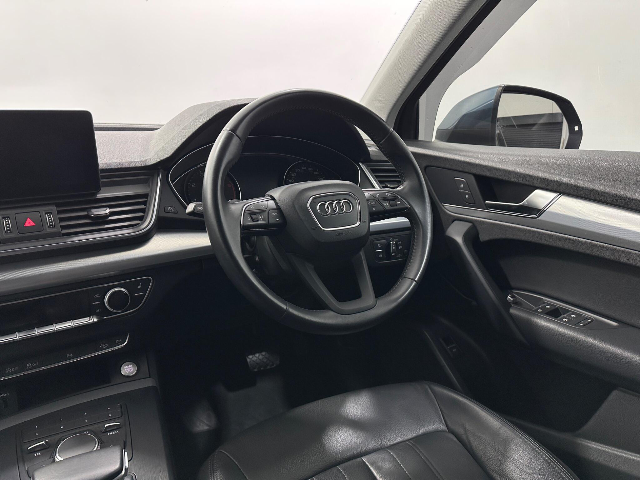 Audi Q5 view 12
