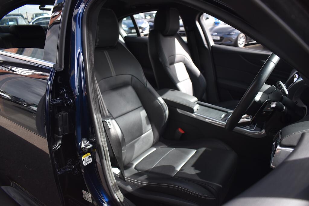 Jaguar Xe view 9