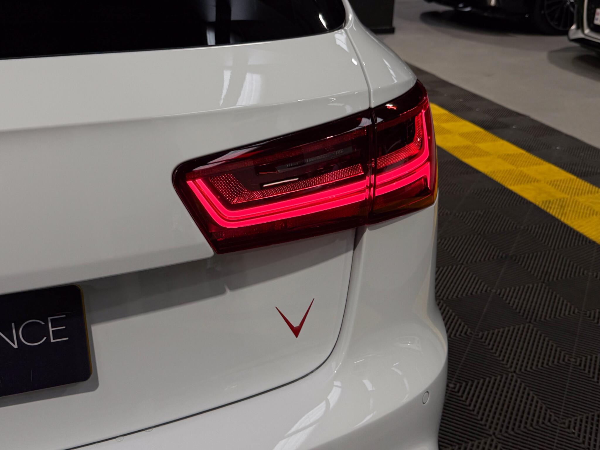Audi RS6 Avant view 15