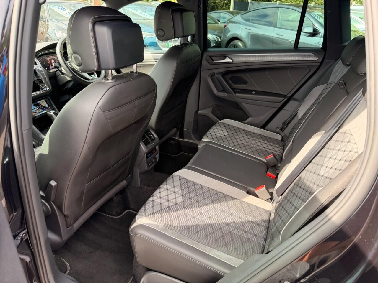 Volkswagen Tiguan view 19