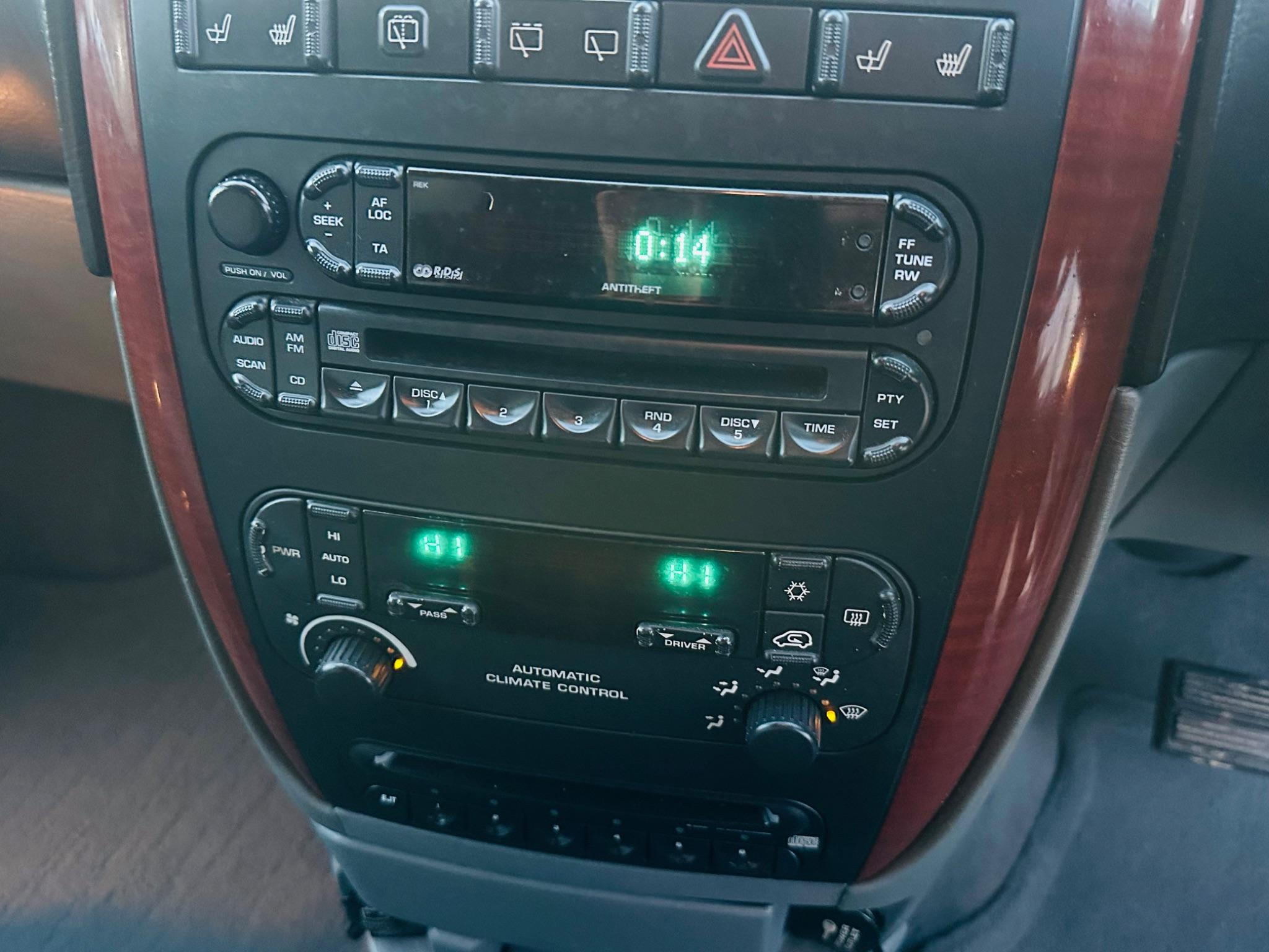 Chrysler Grand Voyager view 26