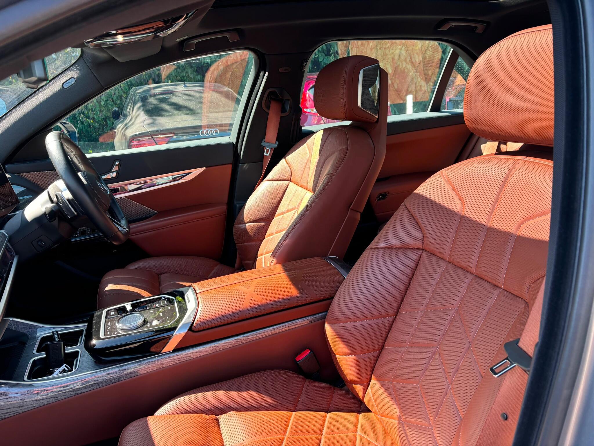 BMW I7 view 11