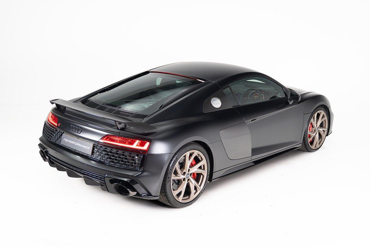 Audi R8 view 9