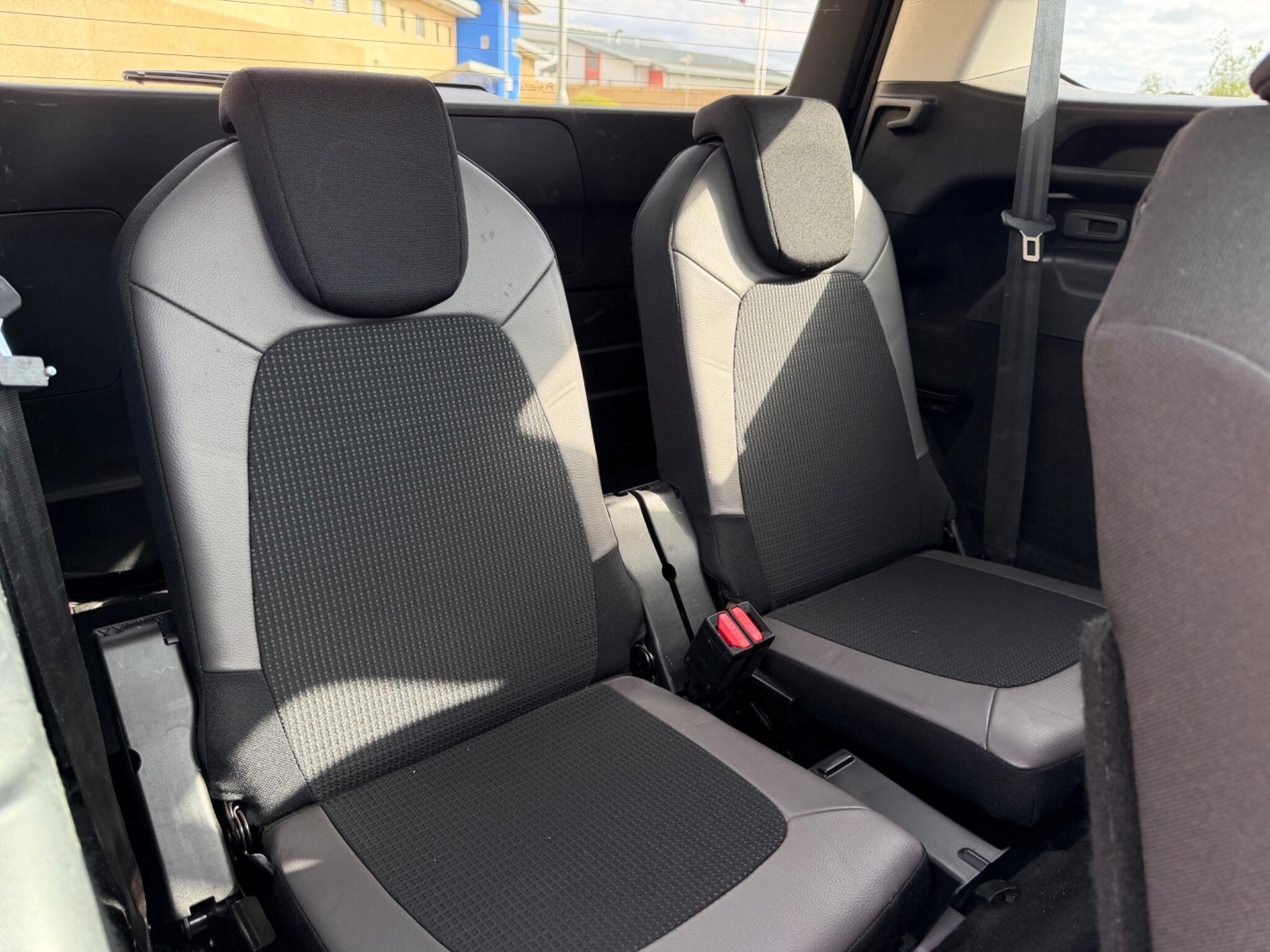 Citroen Grand C4 Picasso view 20