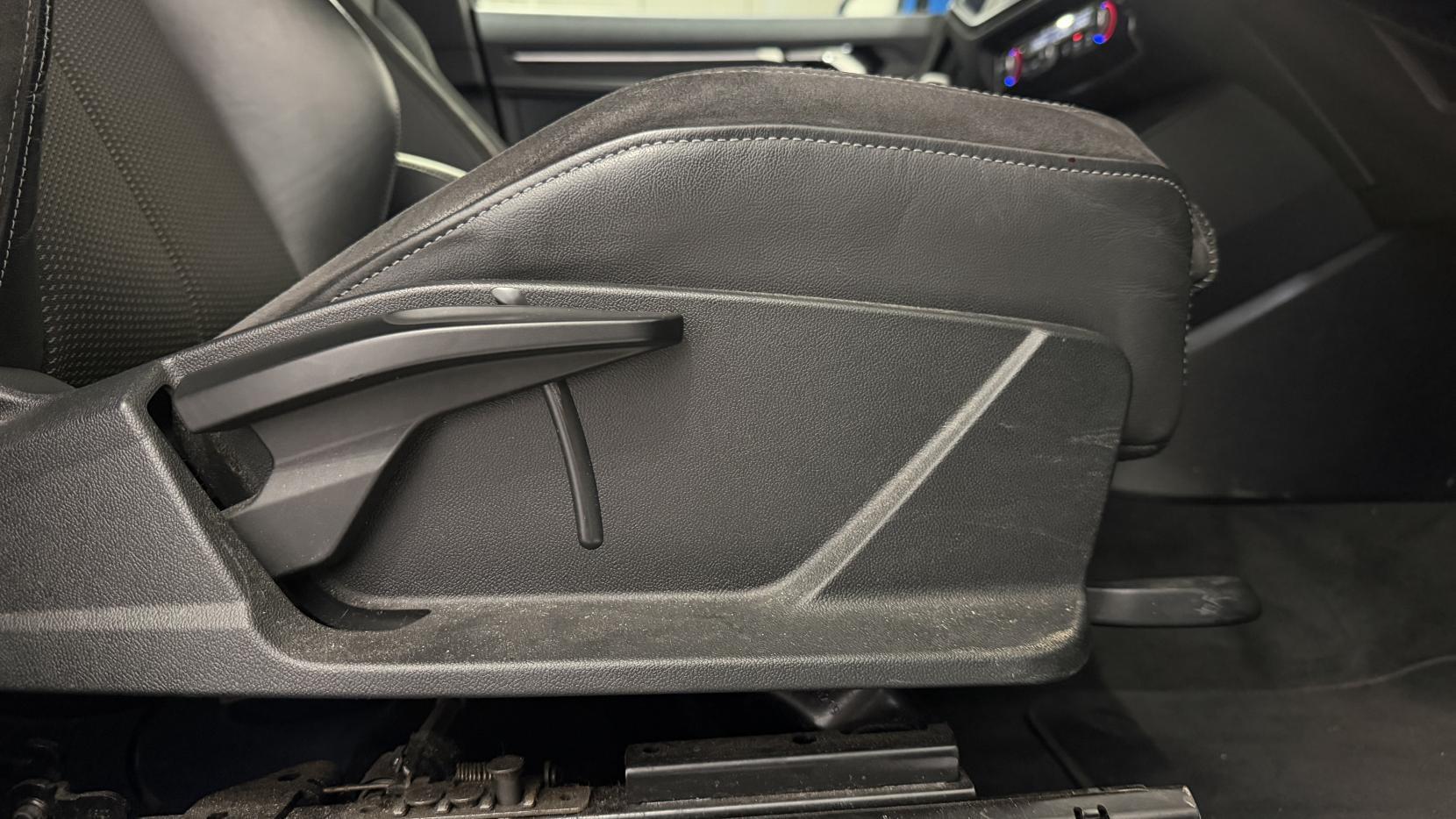 Audi Q3 view 30
