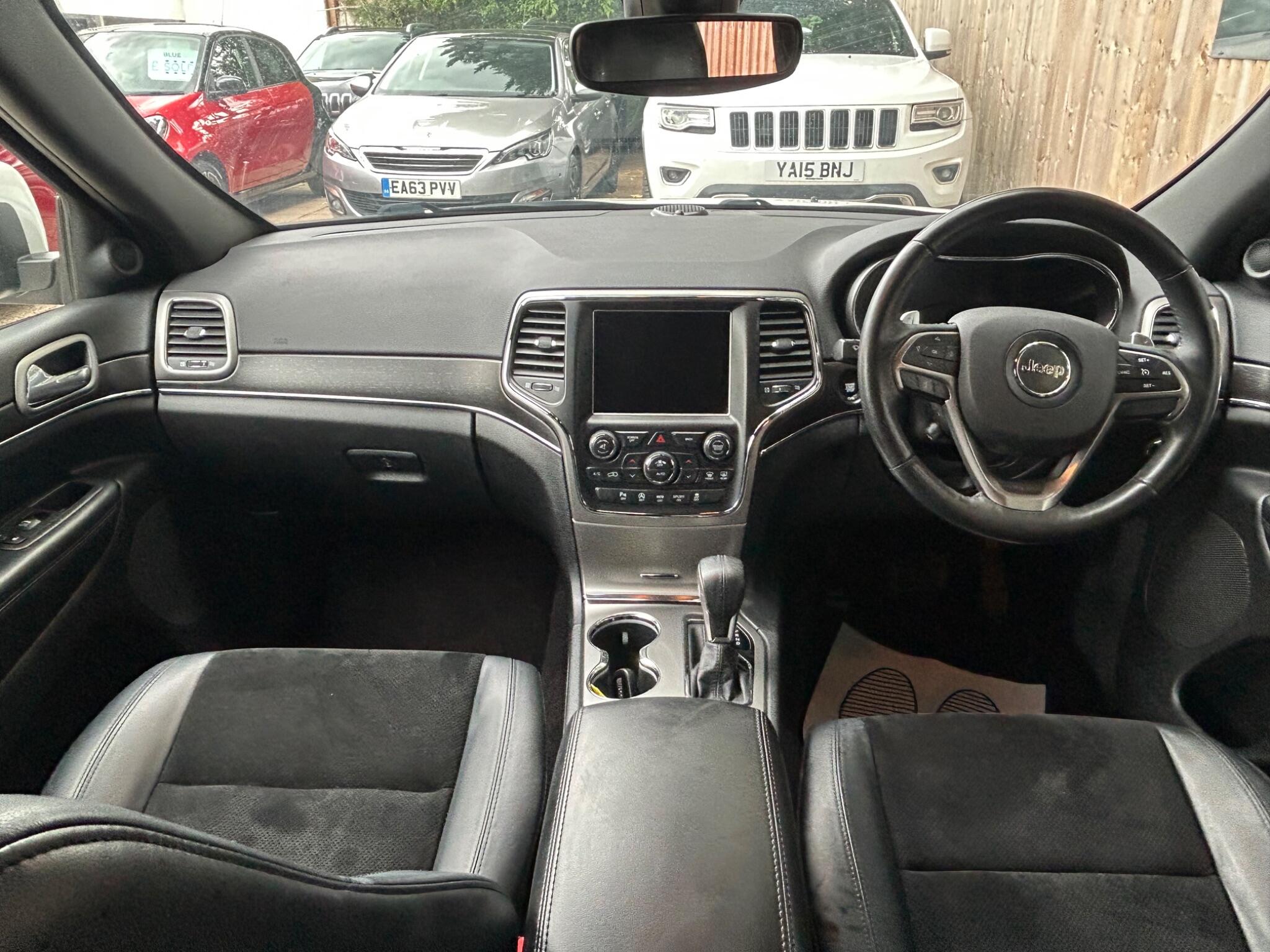 Jeep Grand Cherokee view 29
