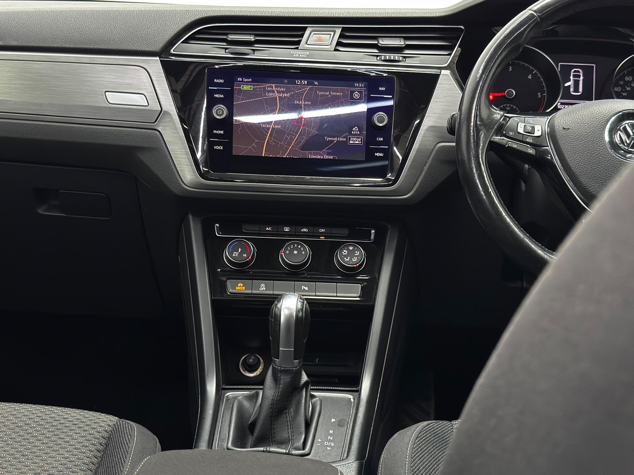 Volkswagen Touran view 40