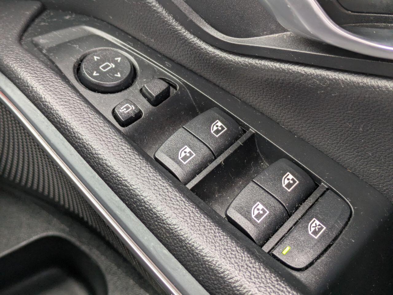 BMW 3 Series view 25