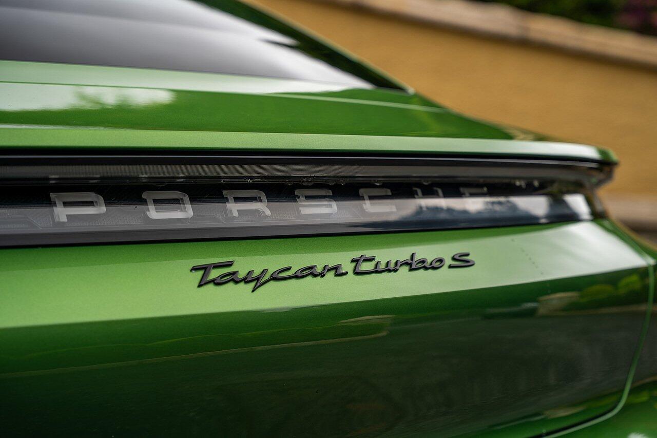 Porsche Taycan view 10