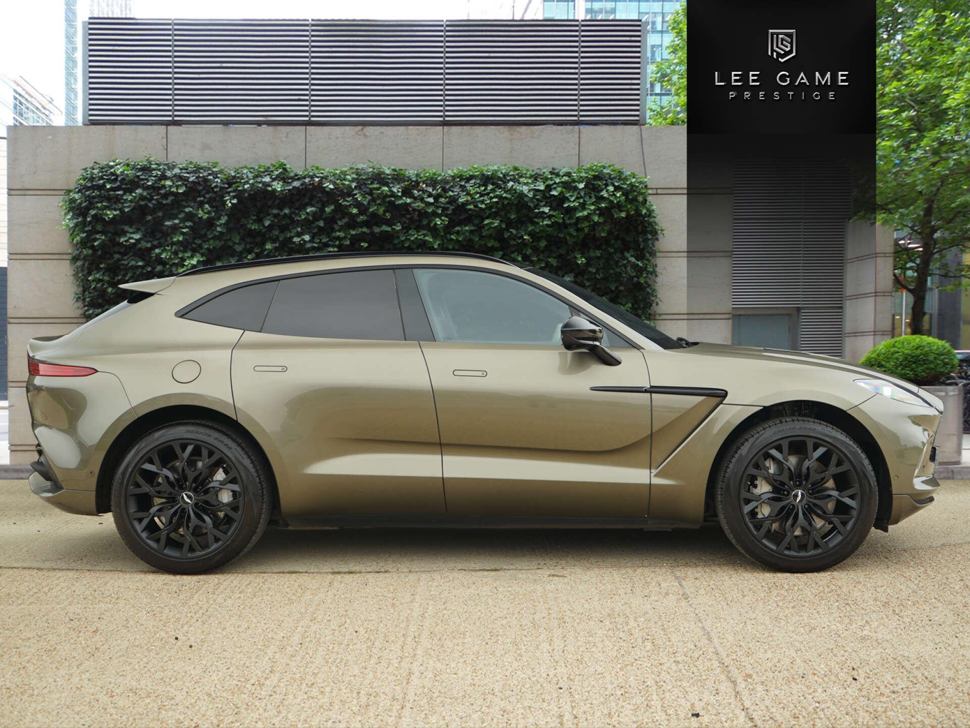Aston Martin DBX view 38
