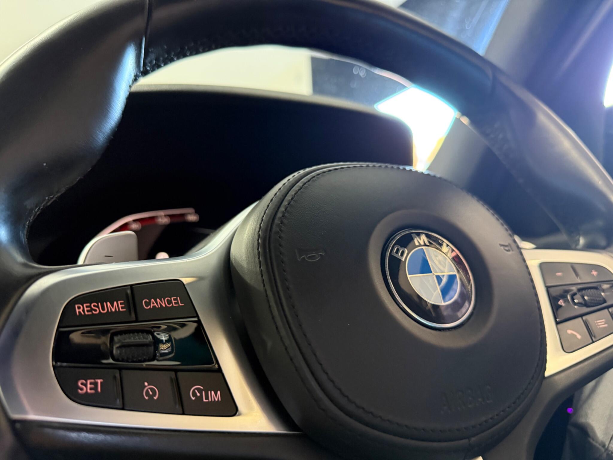 BMW 3 Series view 24