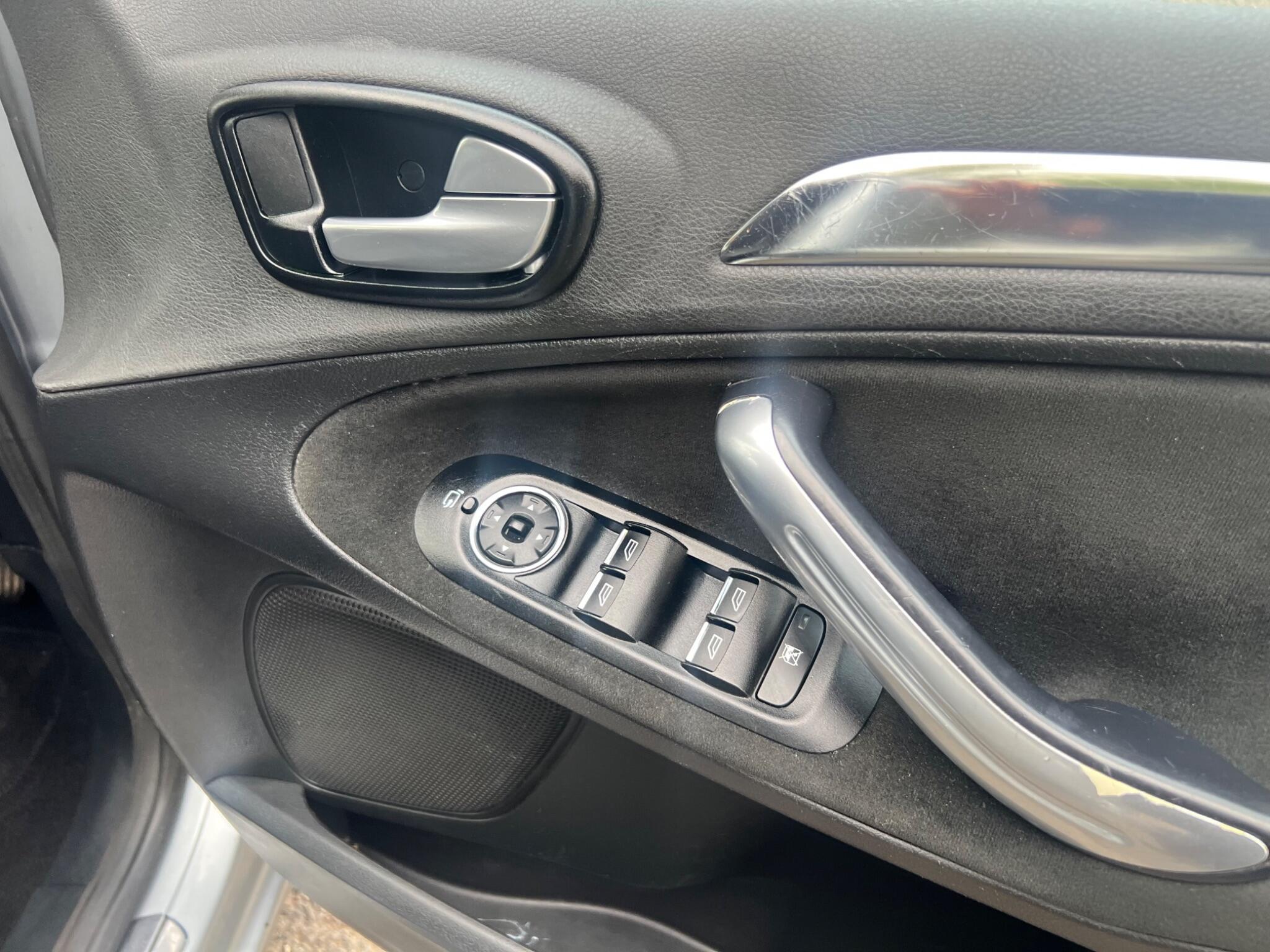 Ford S-Max view 29