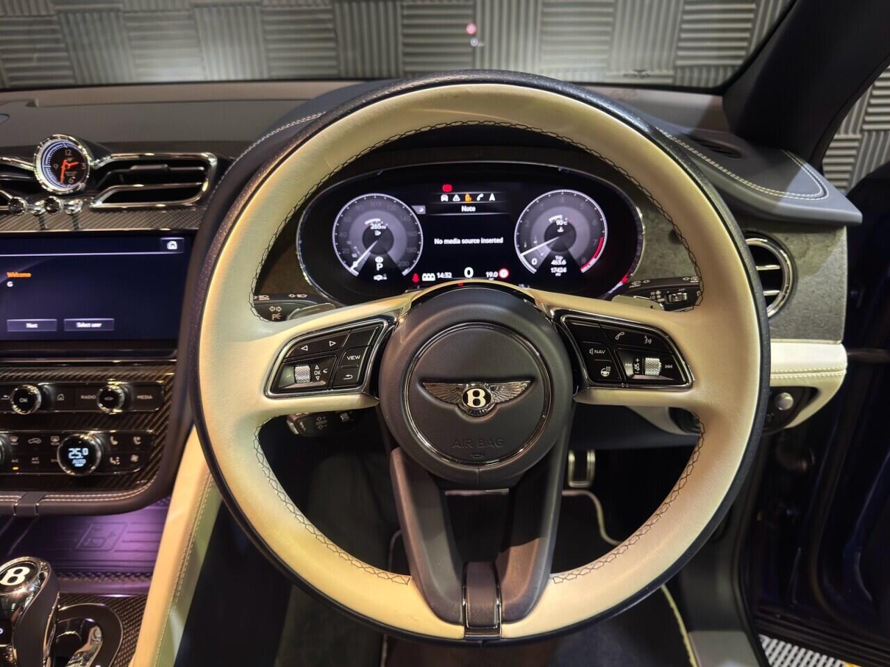 Bentley Bentayga view 12