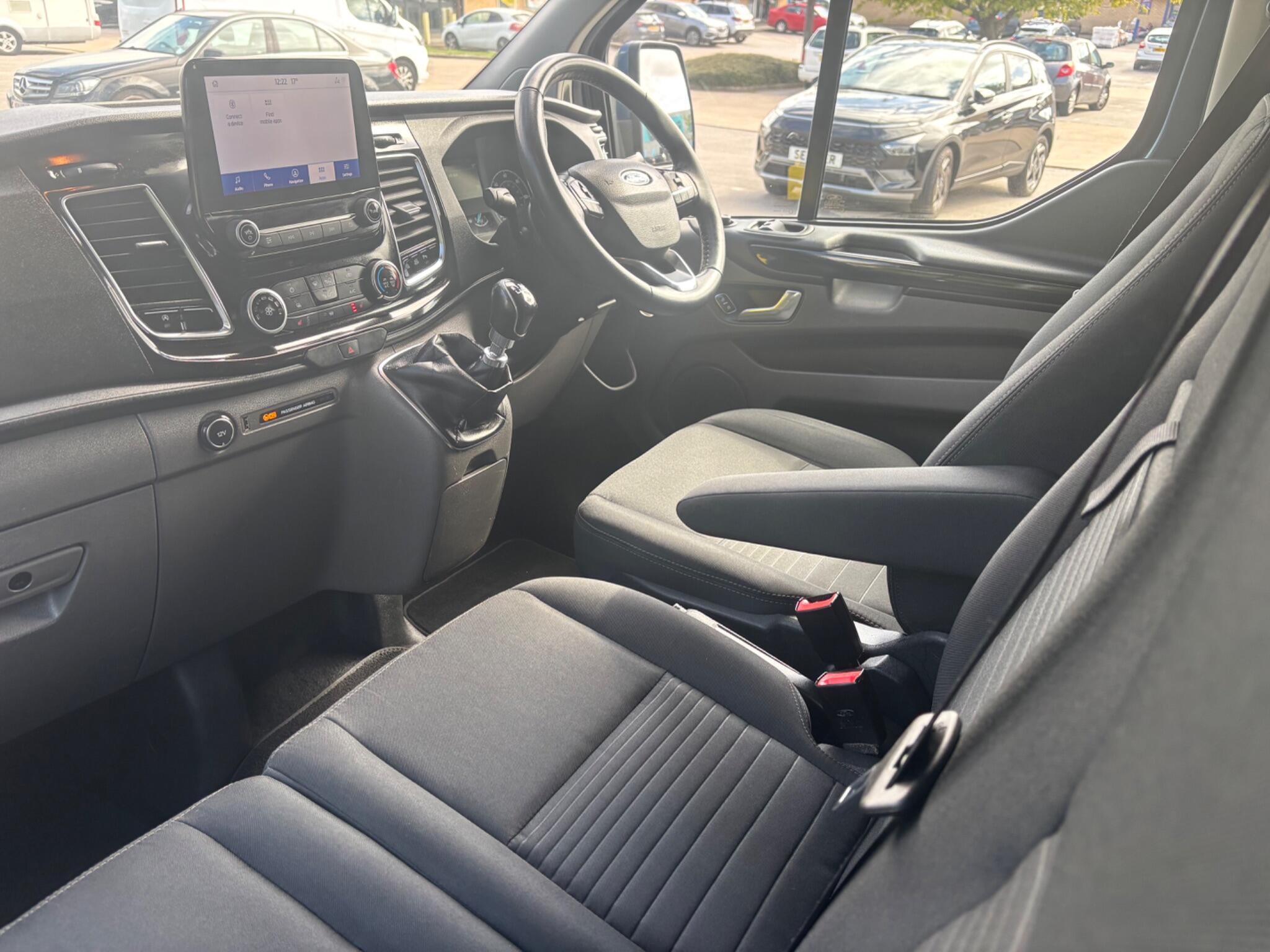 Ford Transit Custom view 33