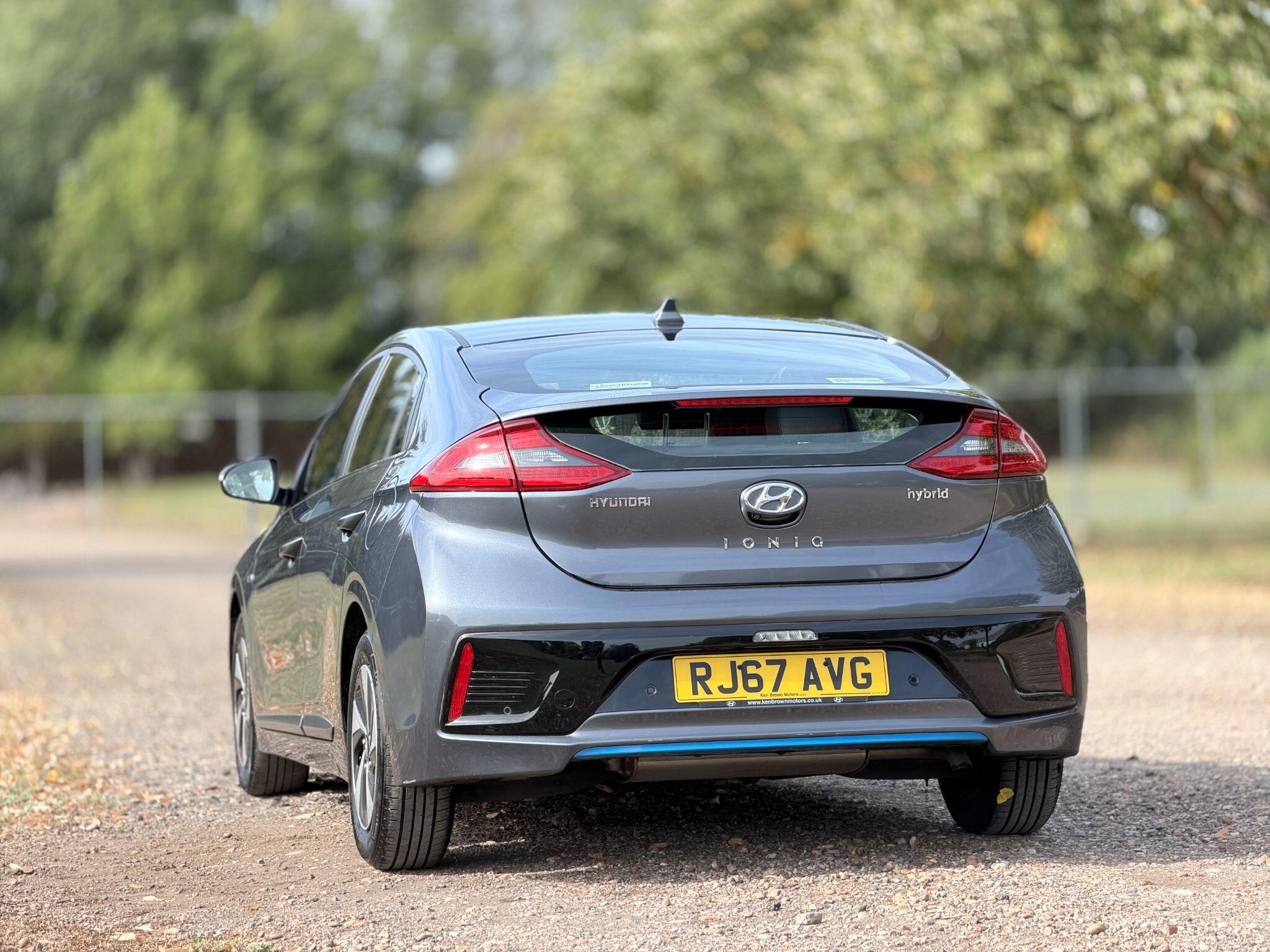 Hyundai Ioniq view 12