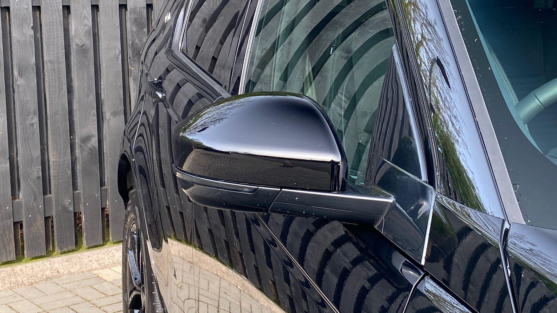 Land Rover Discovery Sport view 29