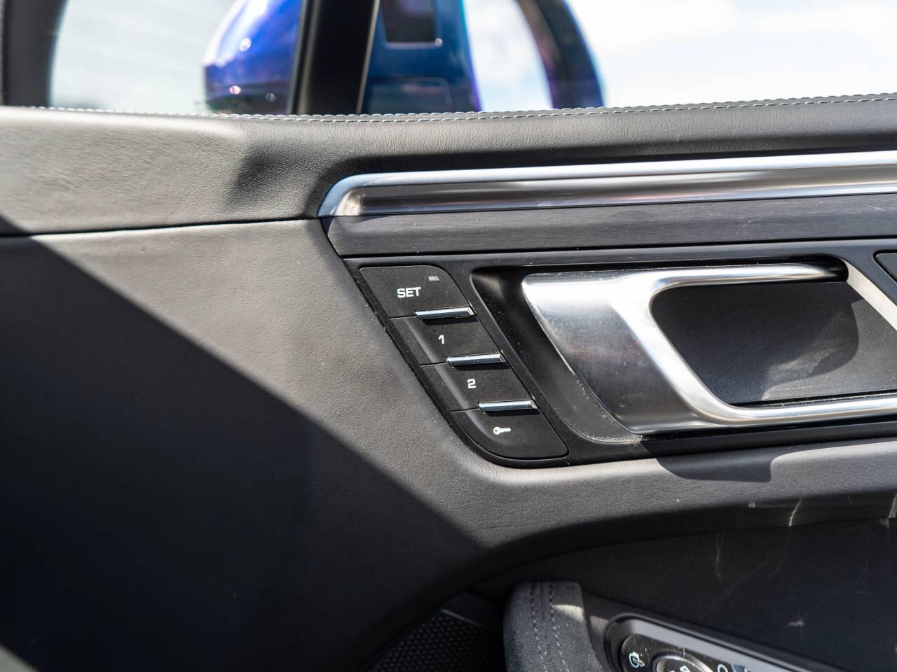 Porsche Macan view 24