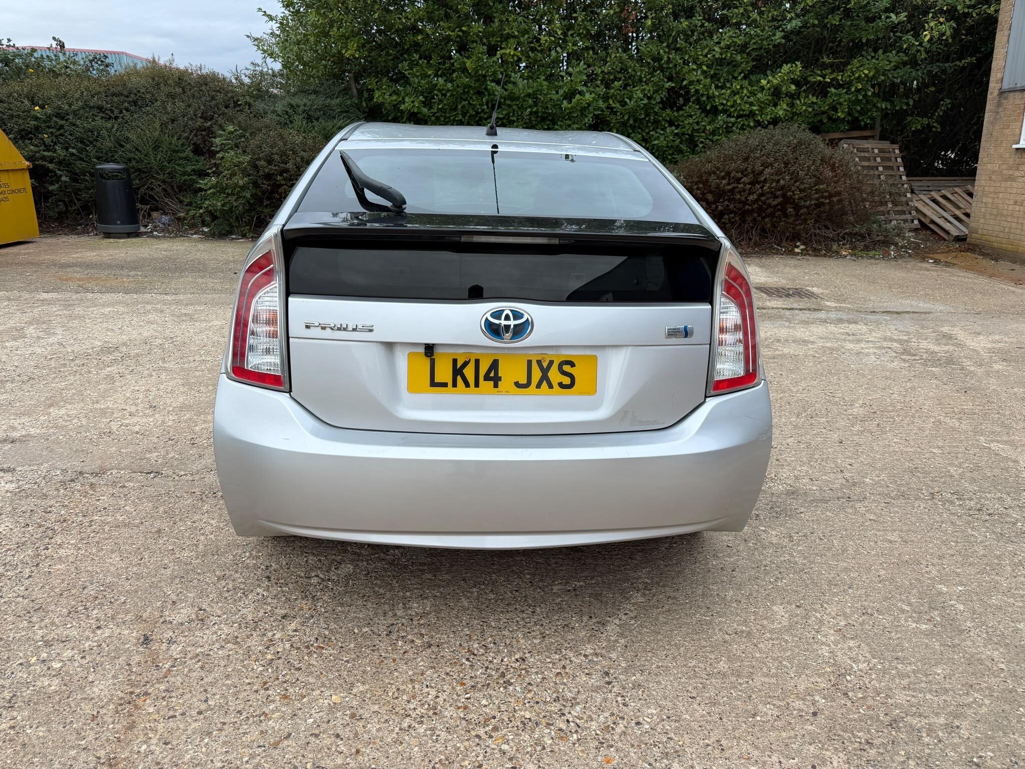Toyota Prius view 6