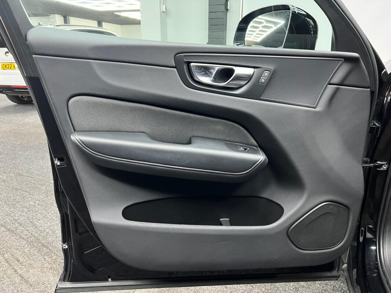 Volvo XC60 view 33
