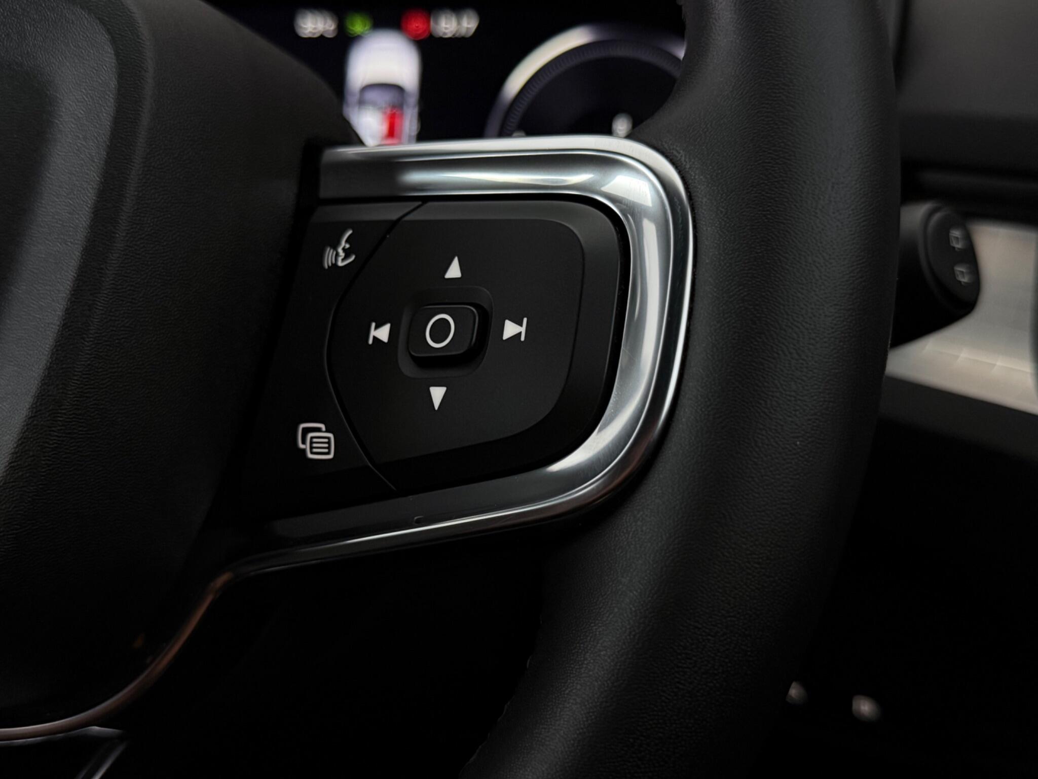Volvo XC40 view 16